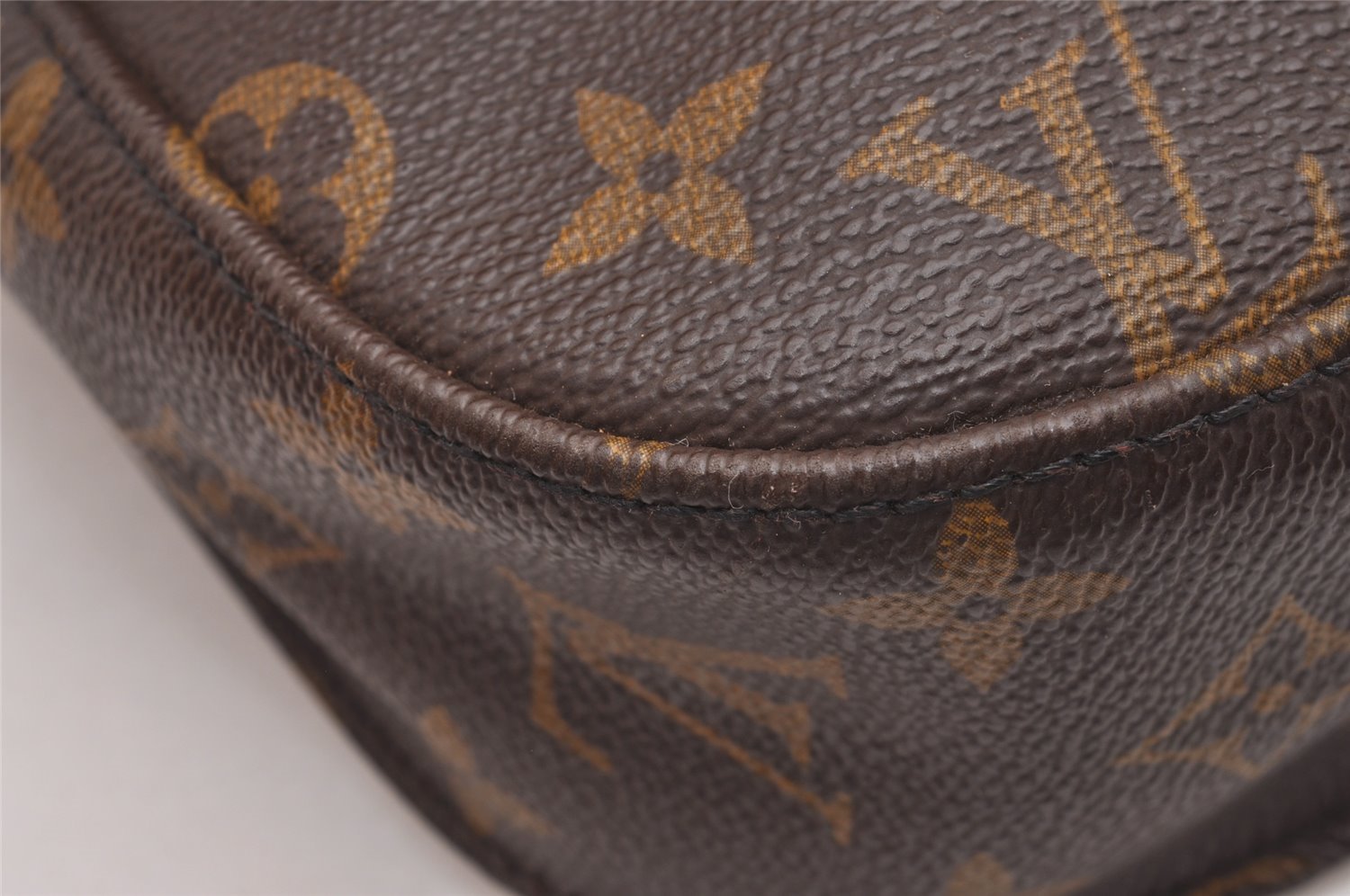Authentic Louis Vuitton Monogram Saint Cloud GM M51242 Shoulder Cross Bag 0282J