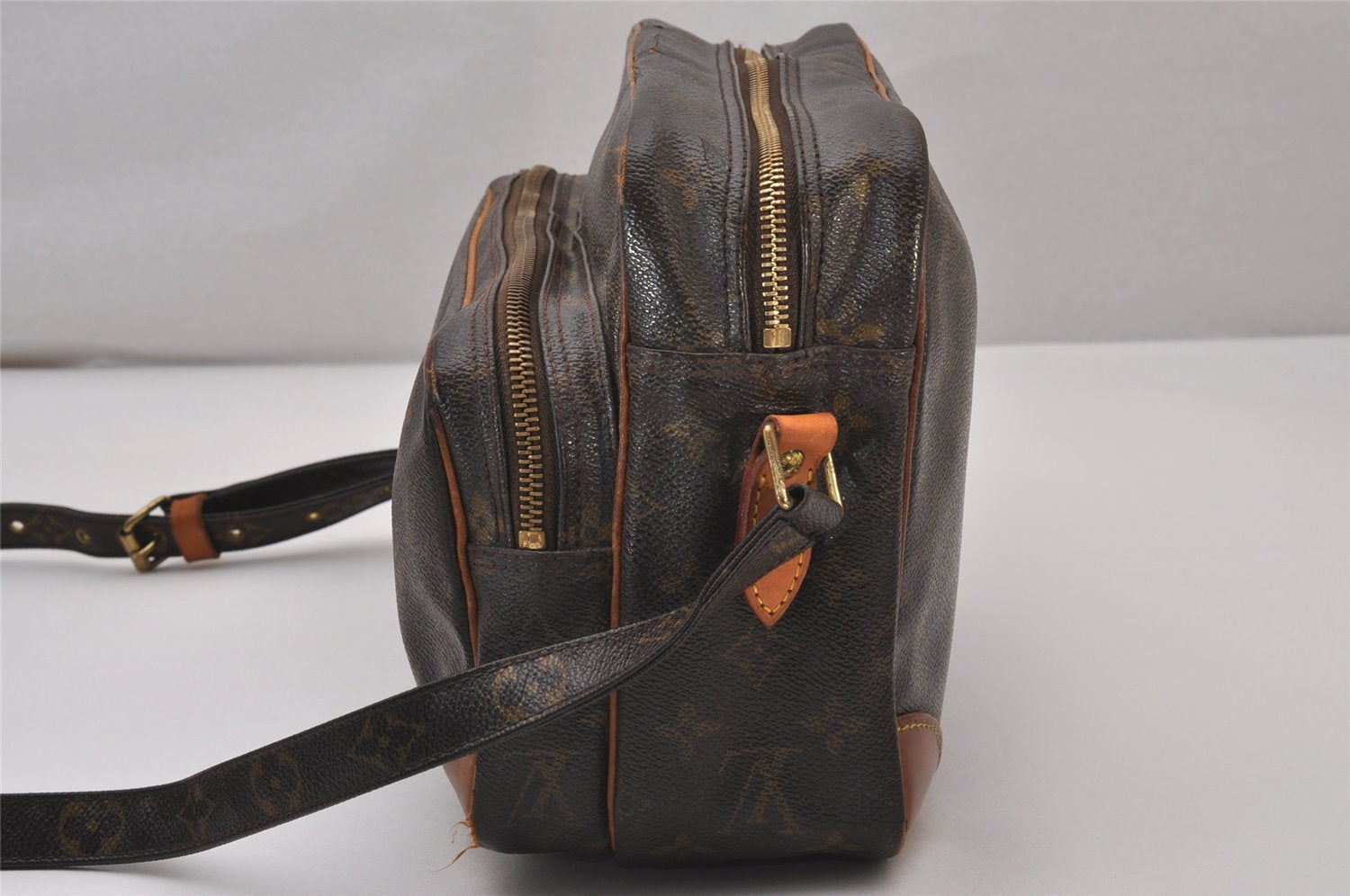 Authentic Louis Vuitton Monogram Nile Shoulder Cross Body Bag M45244 LV 0285J