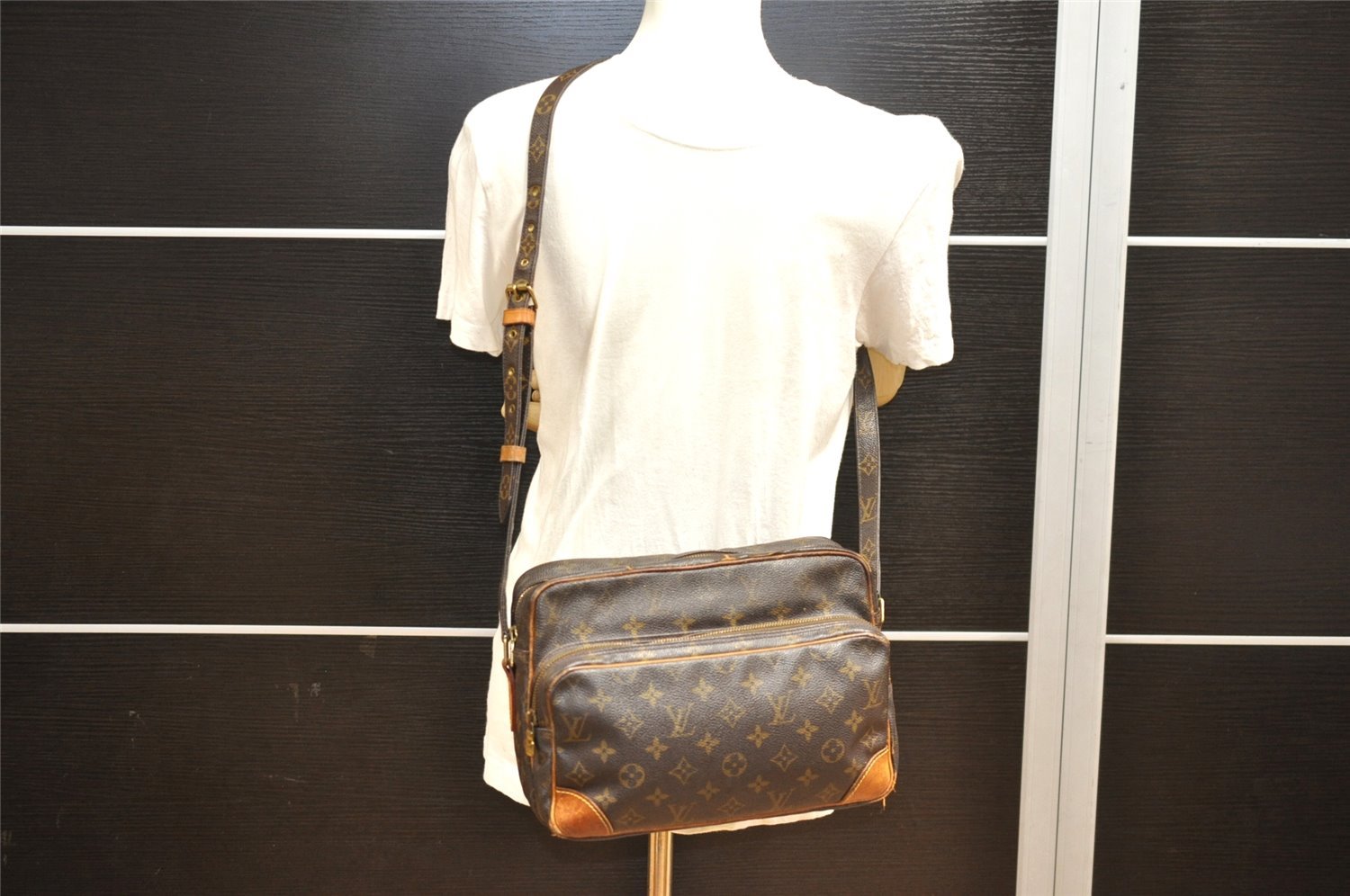 Authentic Louis Vuitton Monogram Nile Shoulder Cross Body Bag M45244 LV 0285J