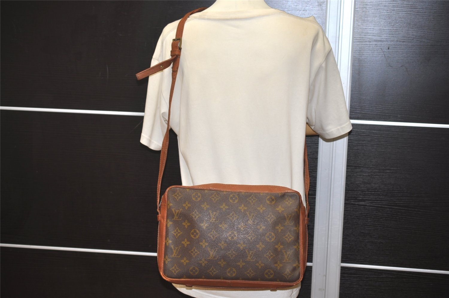 Authentic Louis Vuitton Monogram Sac Bandouliere 30 Shoulder Bag Old Model 0286K