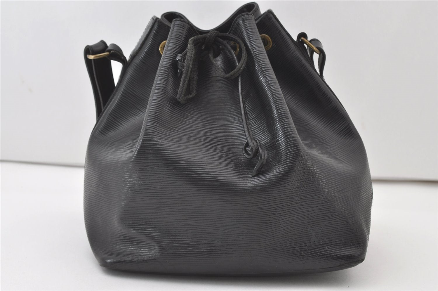 Authentic Louis Vuitton Epi Petit Noe Shoulder Drawstring Bag M59012 Black 0287J