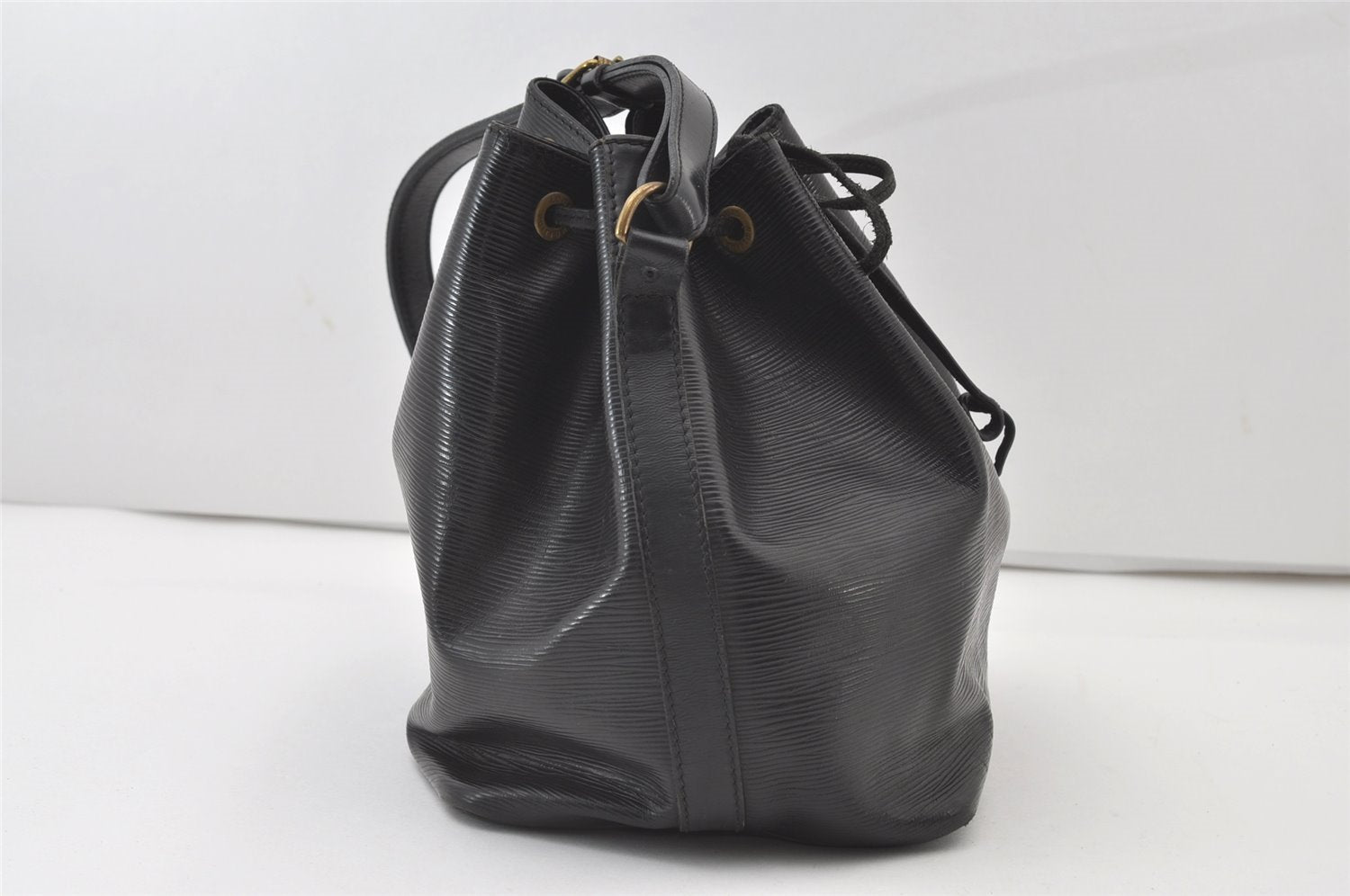 Authentic Louis Vuitton Epi Petit Noe Shoulder Drawstring Bag M59012 Black 0287J