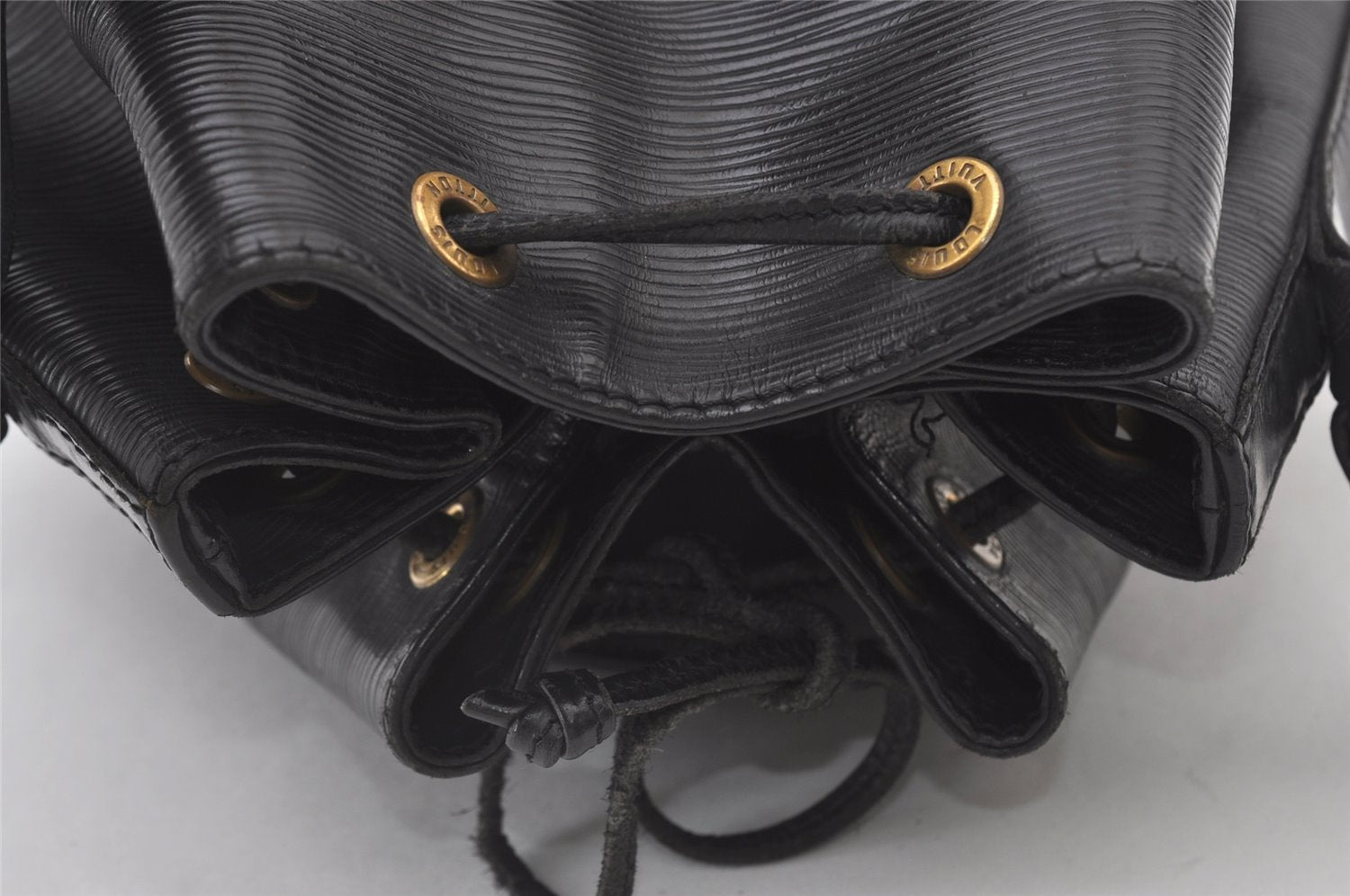 Authentic Louis Vuitton Epi Petit Noe Shoulder Drawstring Bag M59012 Black 0287J
