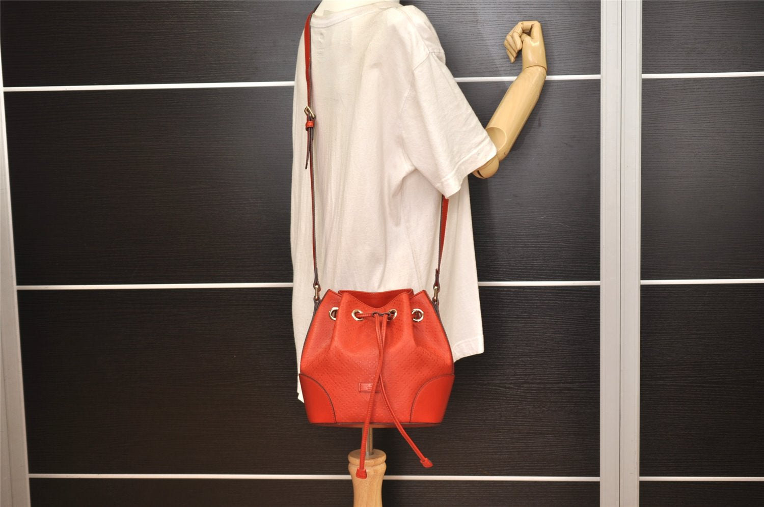 Authentic GUCCI Bright Diamante Shoulder Drawstring Bag Leather 354229 Red 0288K