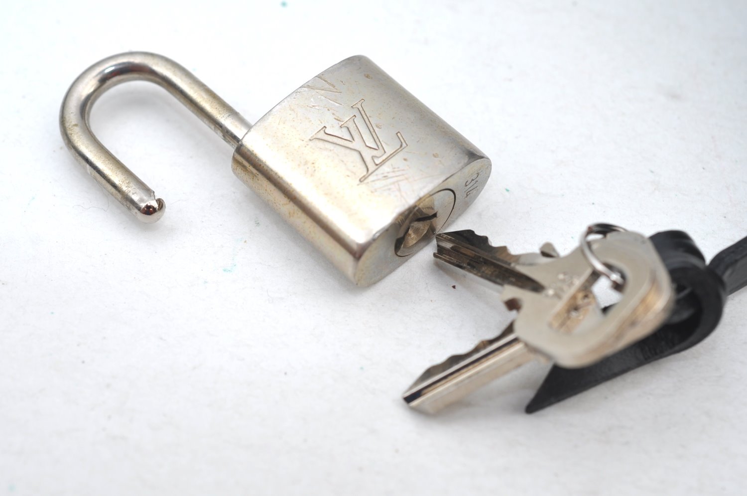 Authentic Louis Vuitton Epi Bowling Montaigne GM Hand Bag Black M59312 LV 0296I