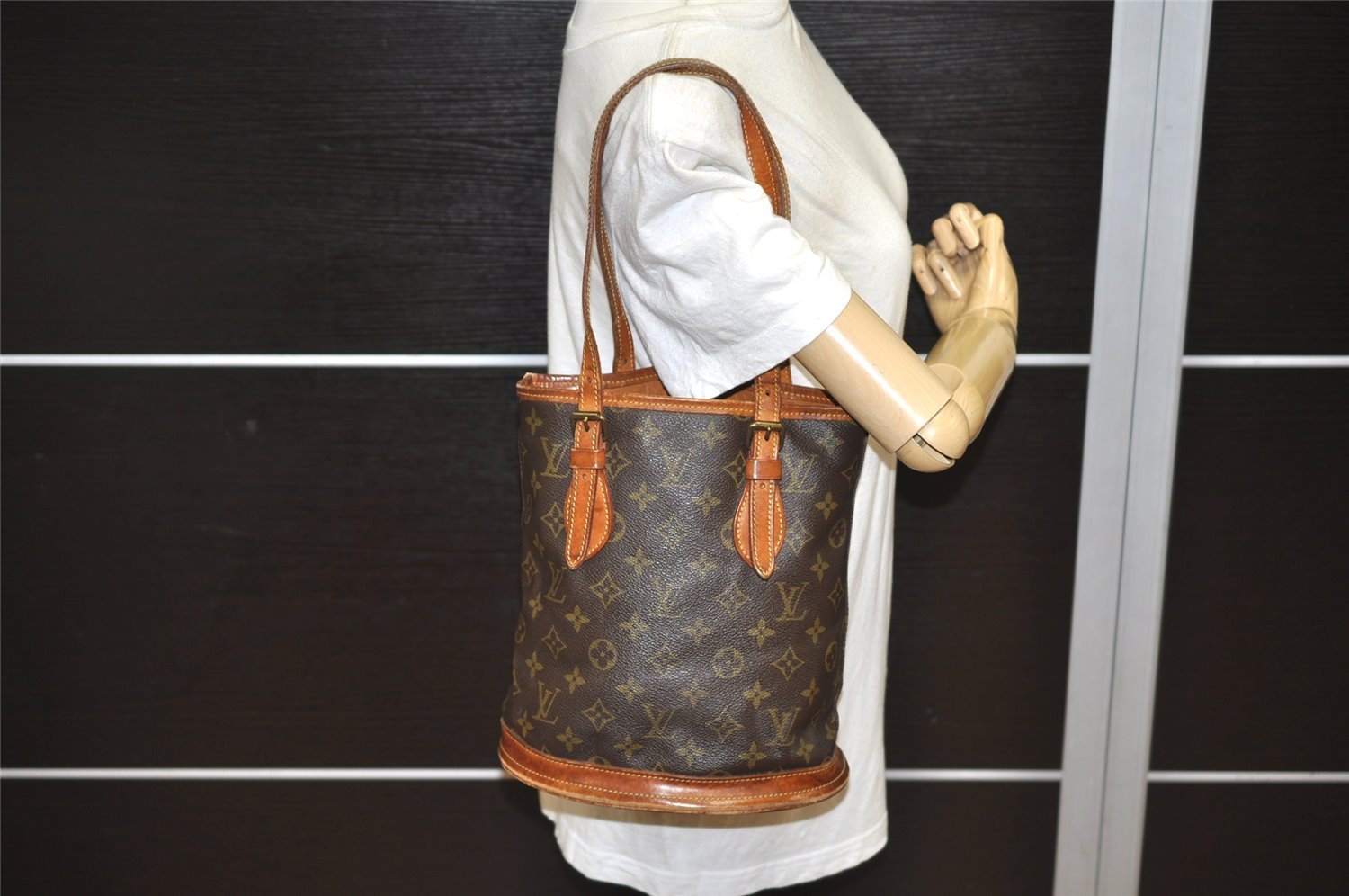 Authentic Louis Vuitton Monogram Bucket PM Shoulder Tote Bag Old Model LV 0298K