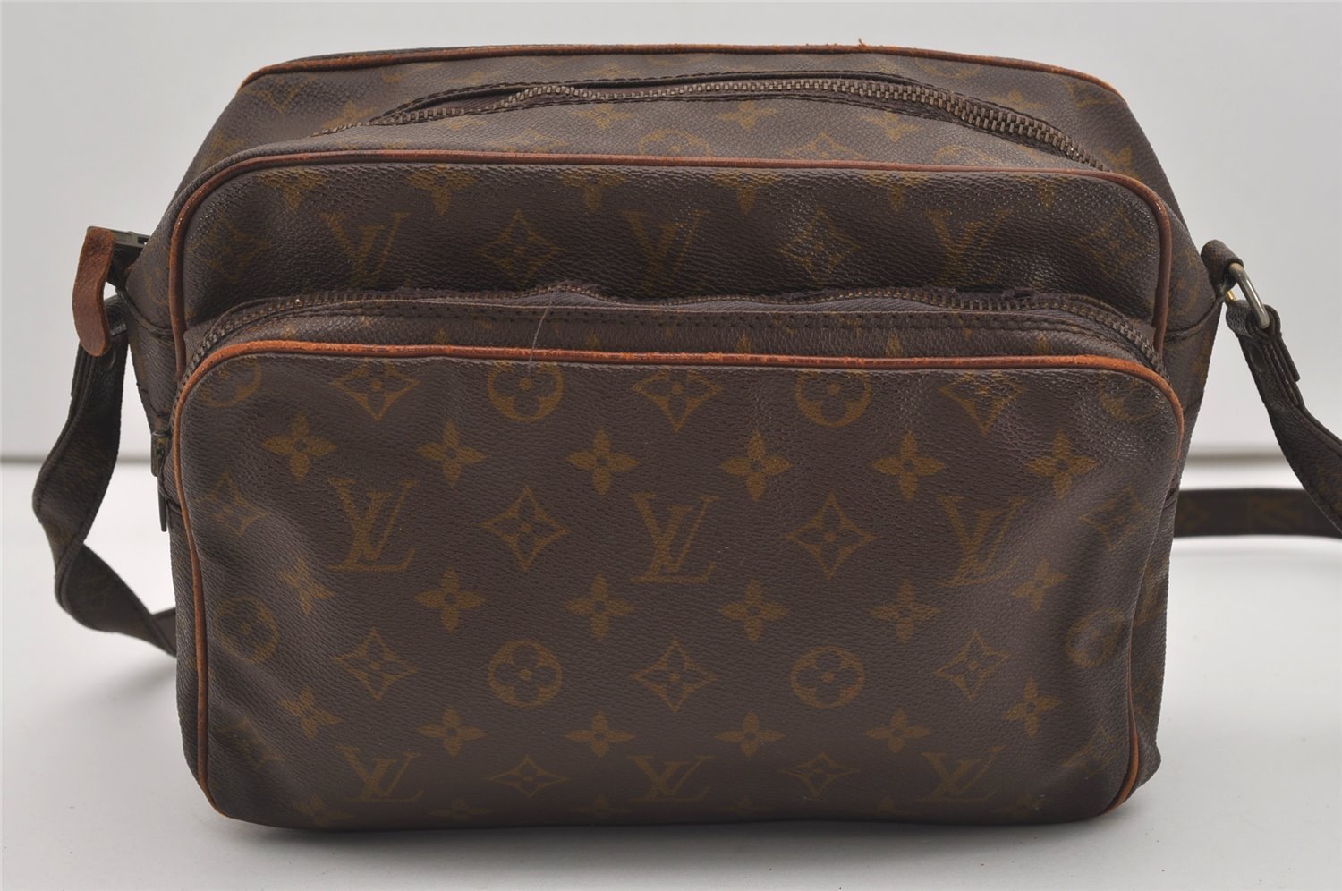 Authentic Louis Vuitton Monogram Nile Shoulder Cross Body Bag Old Model LV 0299J