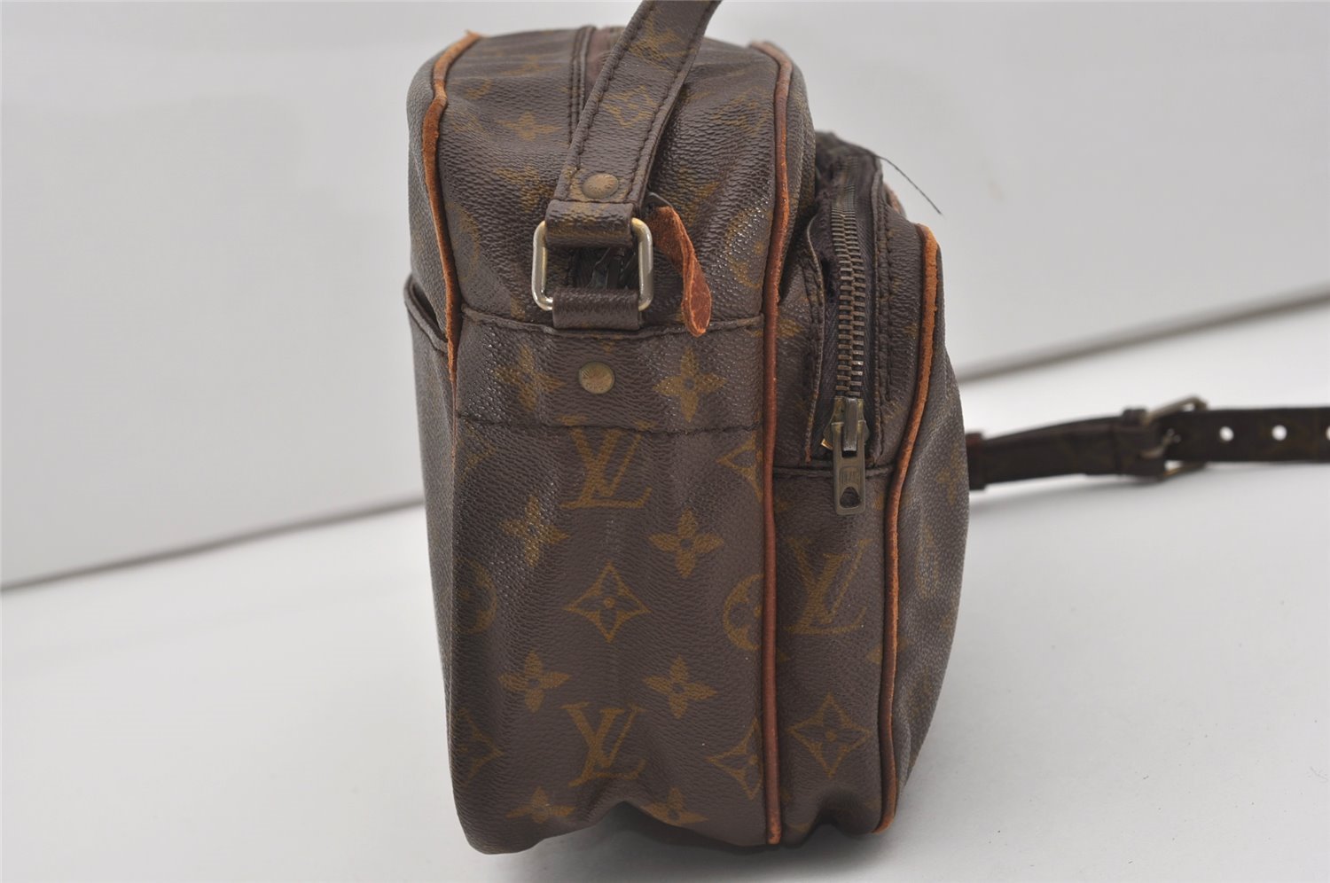 Authentic Louis Vuitton Monogram Nile Shoulder Cross Body Bag Old Model LV 0299J