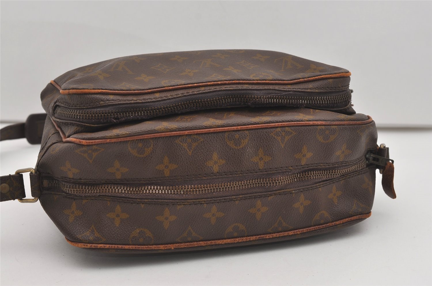 Authentic Louis Vuitton Monogram Nile Shoulder Cross Body Bag Old Model LV 0299J