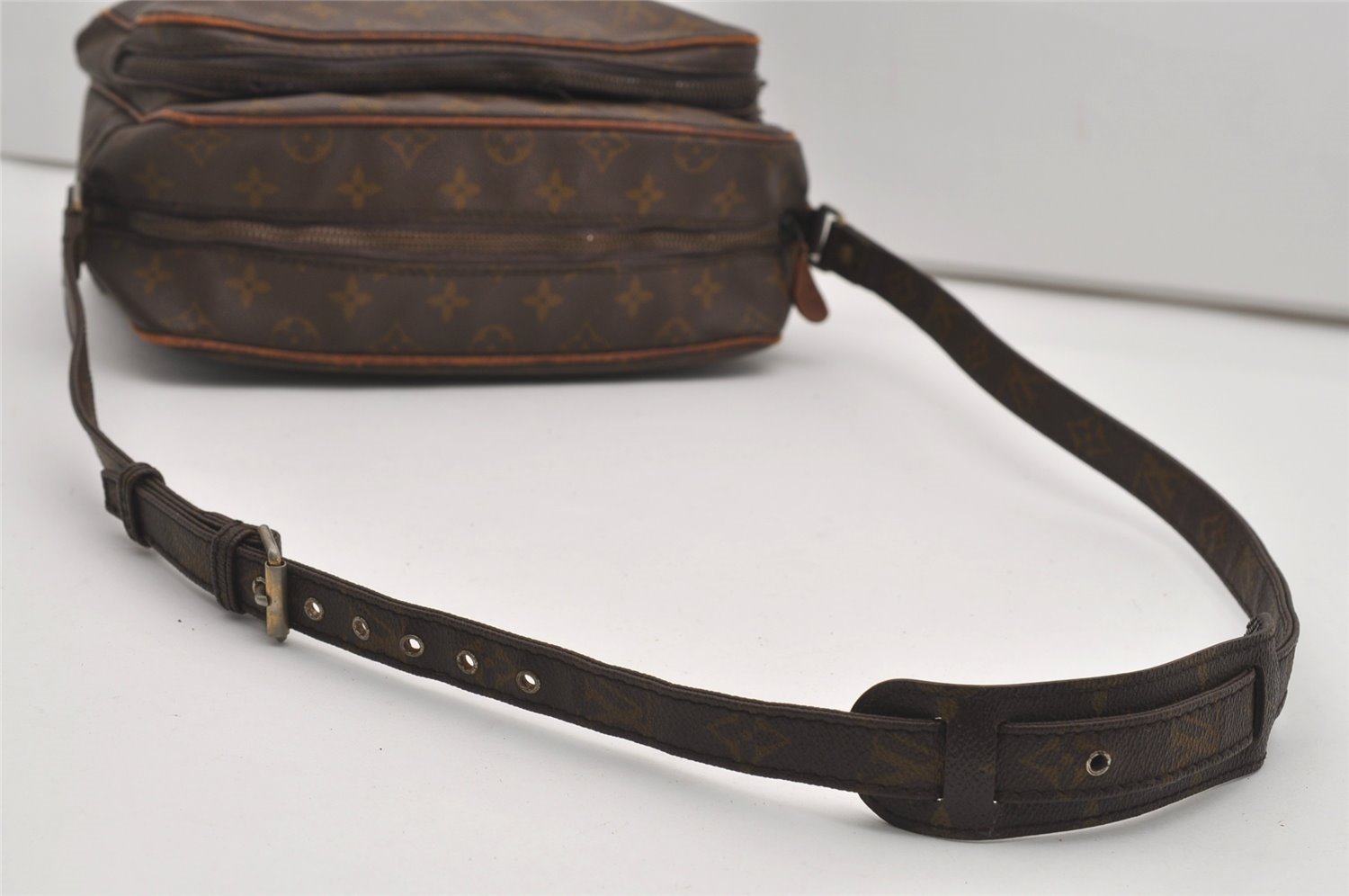 Authentic Louis Vuitton Monogram Nile Shoulder Cross Body Bag Old Model LV 0299J