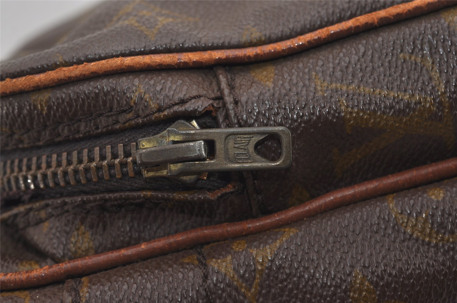 Authentic Louis Vuitton Monogram Nile Shoulder Cross Body Bag Old Model LV 0299J