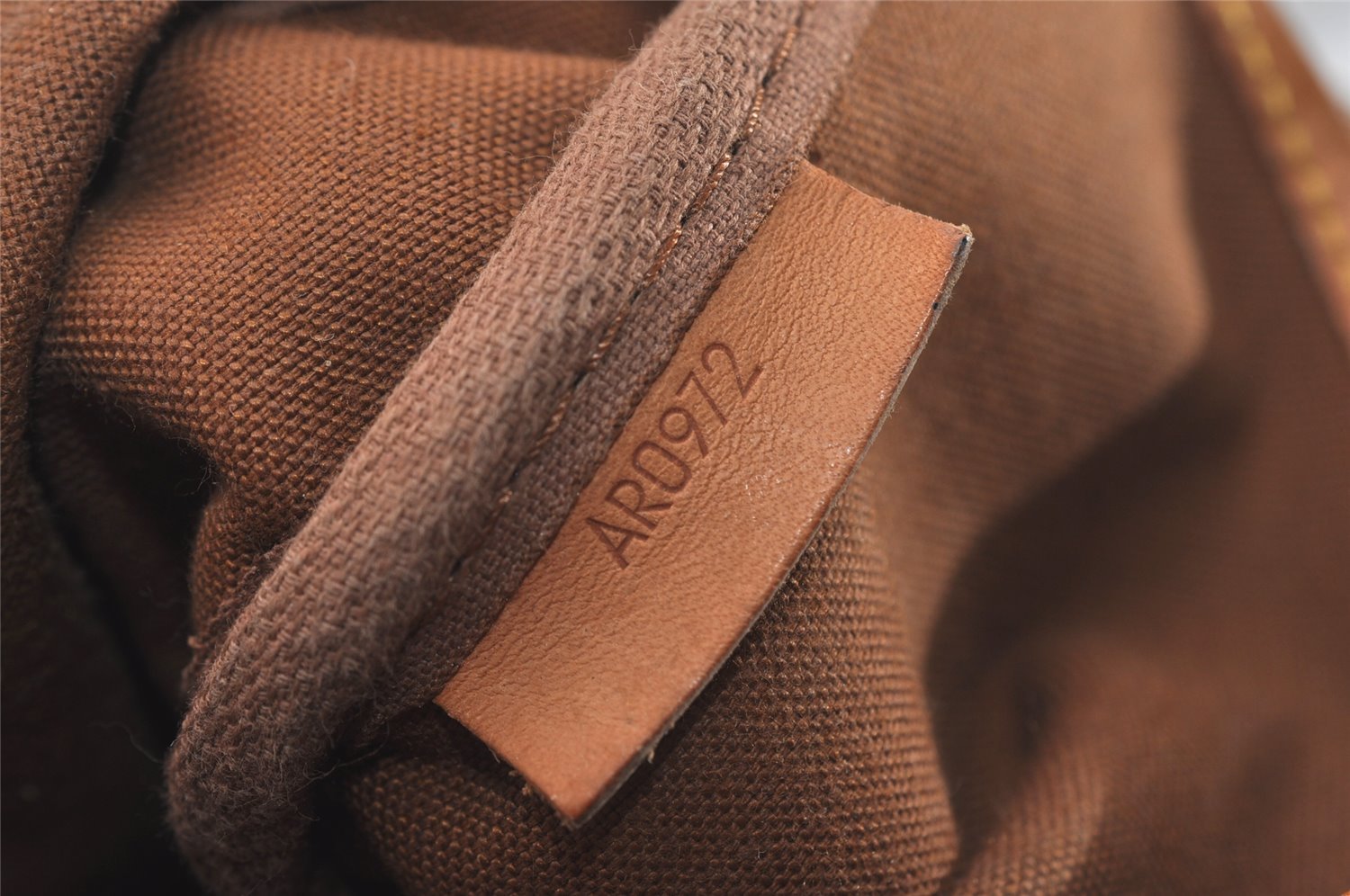 Authentic Louis Vuitton Monogram Saumur 30 Shoulder Cross Bag M42256 LV 0312J