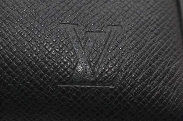 Auth Louis Vuitton Taiga Trousse Toilette PM Clutch Bag M30224 Green Junk 0315K