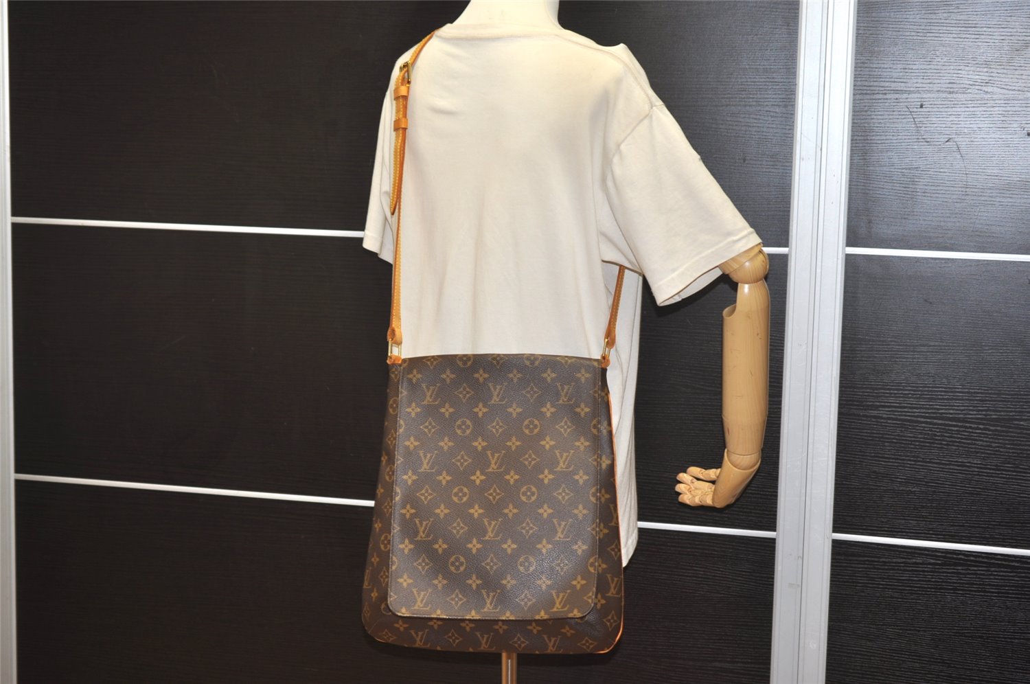 Authentic Louis Vuitton Monogram Musette Shoulder Cross Body Bag M51256 LV 0319K