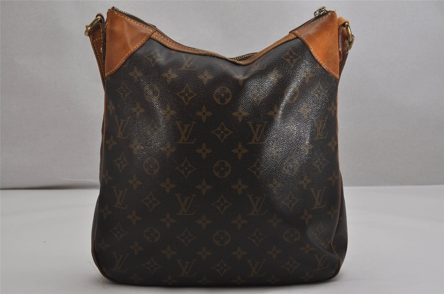 Authentic Louis Vuitton Monogram Odeon MM Shoulder Cross Bag M56389 LV 0322K