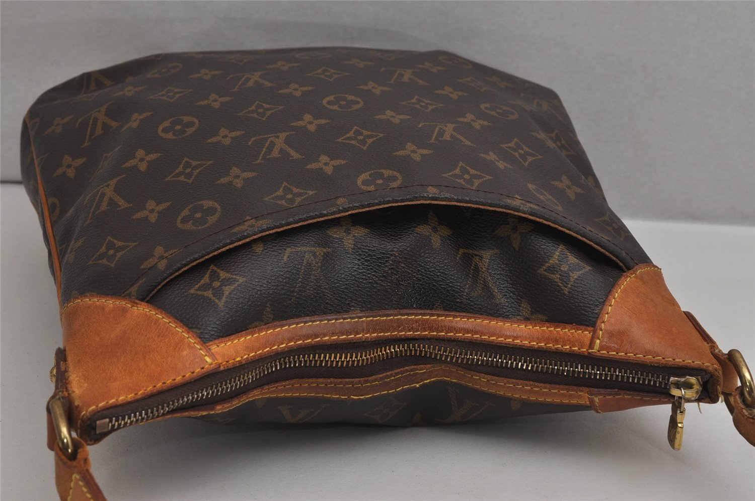 Authentic Louis Vuitton Monogram Odeon MM Shoulder Cross Bag M56389 LV 0322K