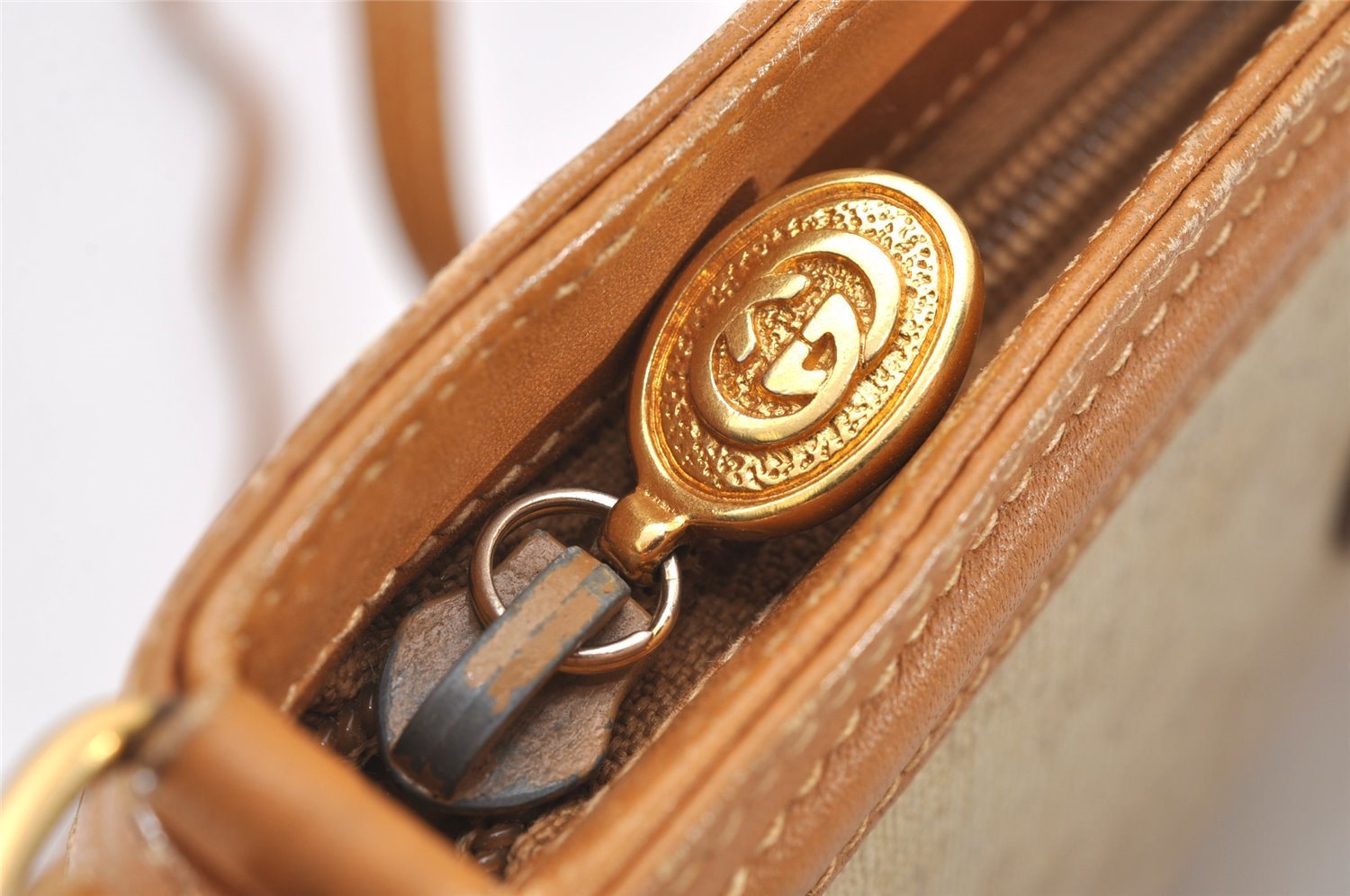 Authentic GUCCI Micro GG PVC Leather Shoulder Cross Bag Purse White Junk 0326J