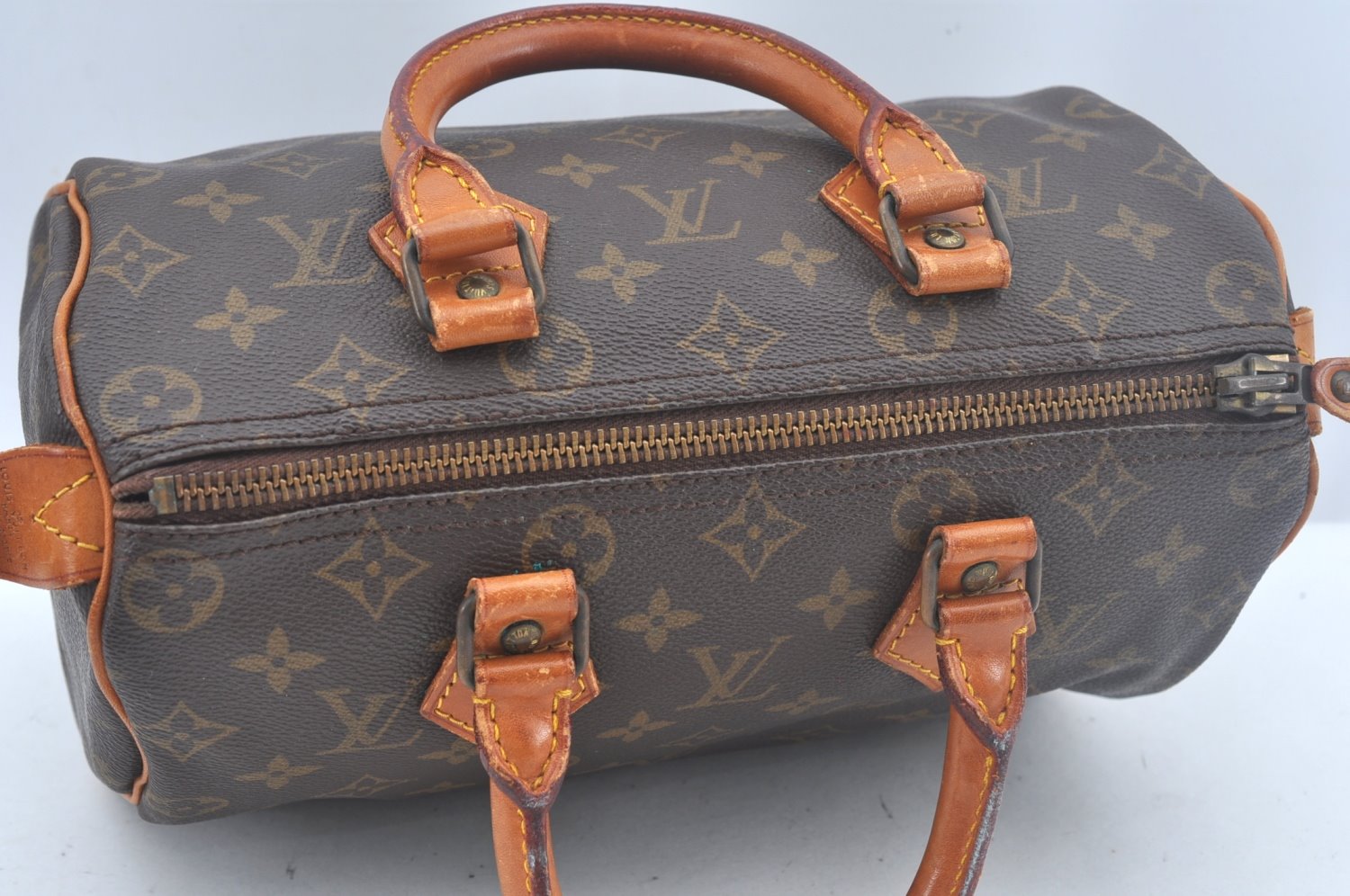 Authentic Louis Vuitton Monogram Speedy 25 Boston Hand Bag Old Model LV 0329K