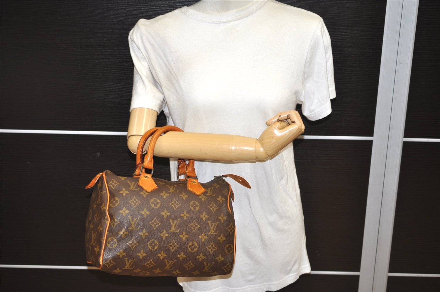 Authentic Louis Vuitton Monogram Speedy 25 Boston Hand Bag Old Model LV 0329K