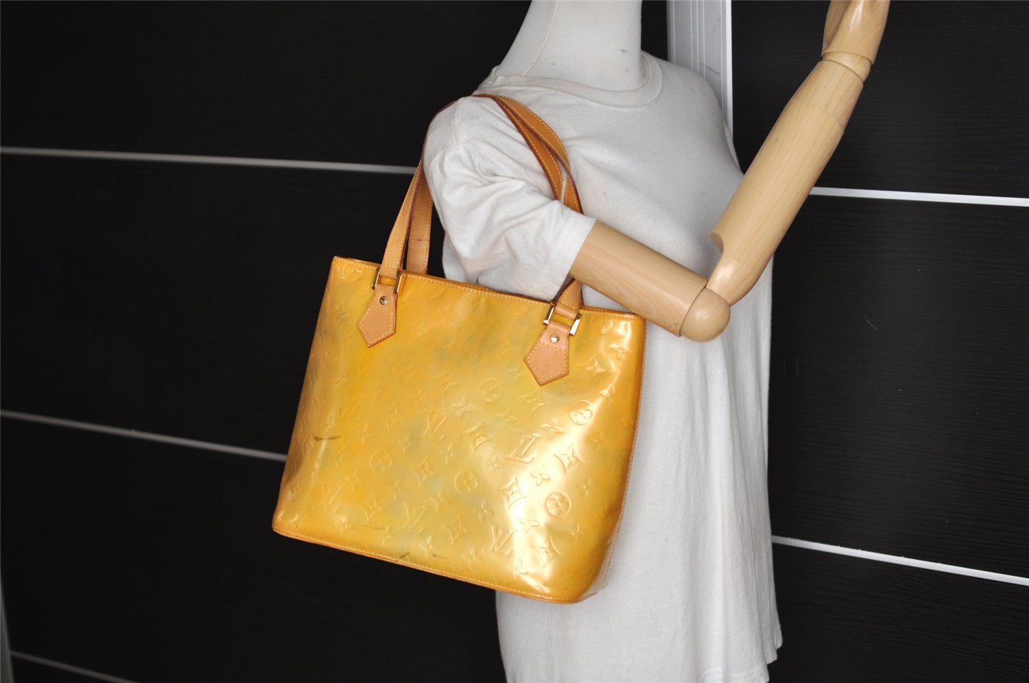 Authentic Louis Vuitton Vernis Houston Shoulder Hand Bag Yellow M91053 LV 0335K