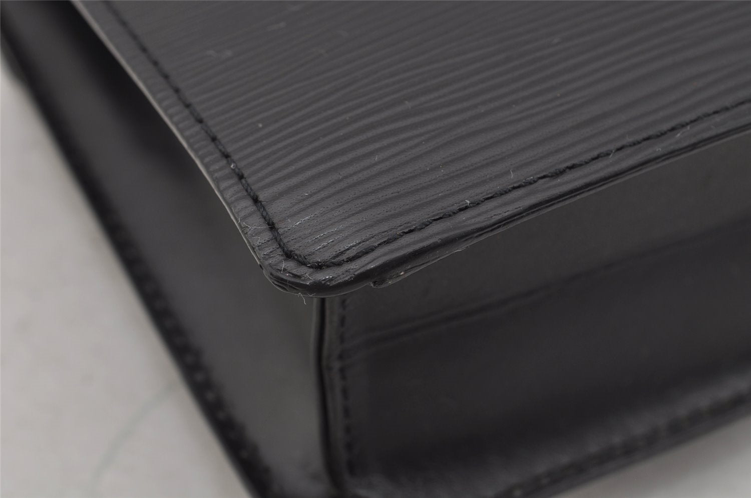 Authentic Louis Vuitton Epi Sellier Dragonne Clutch Bag Black M52612 LV 0362J