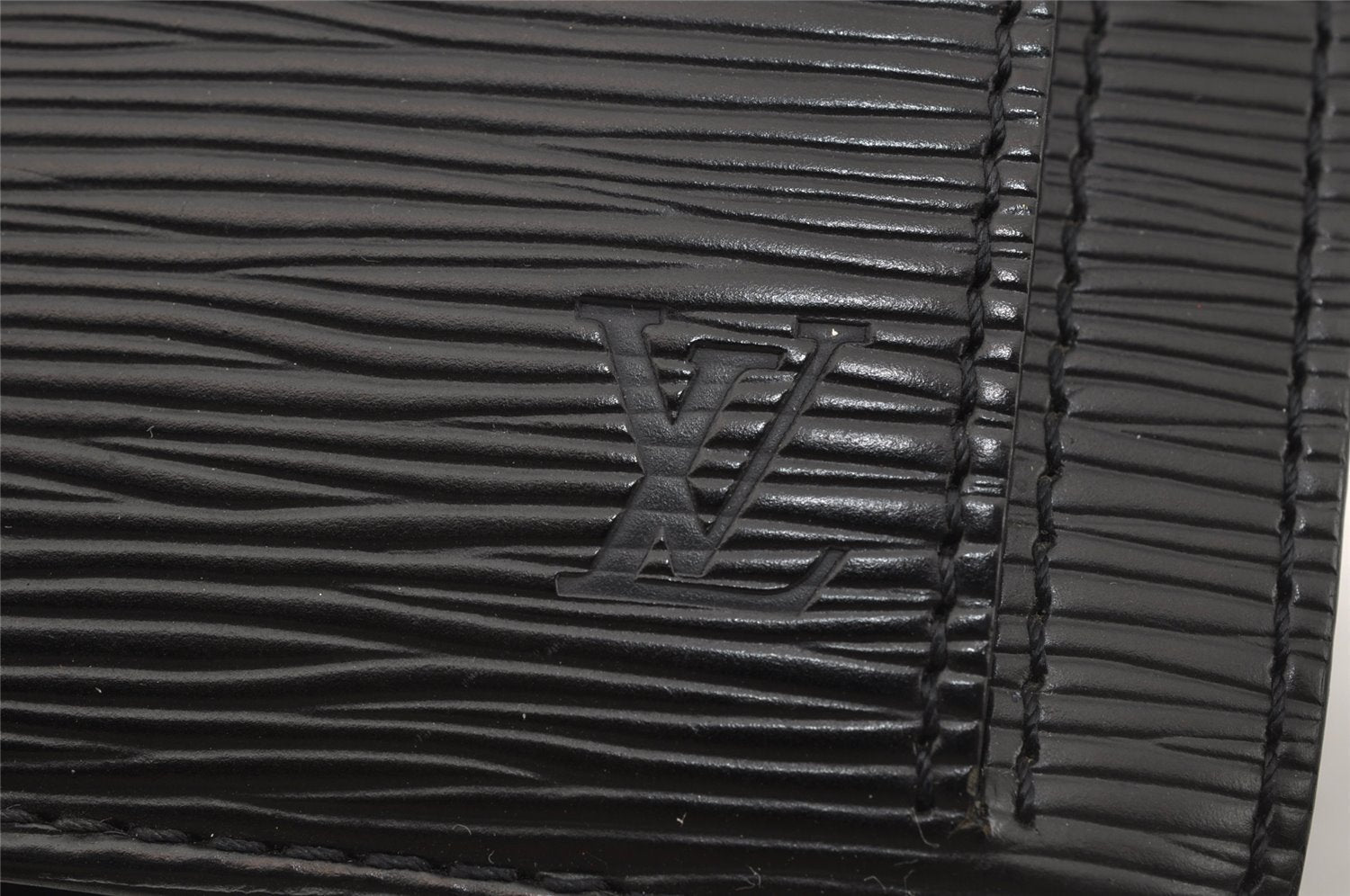 Authentic Louis Vuitton Epi Sellier Dragonne Clutch Bag Black M52612 LV 0362J