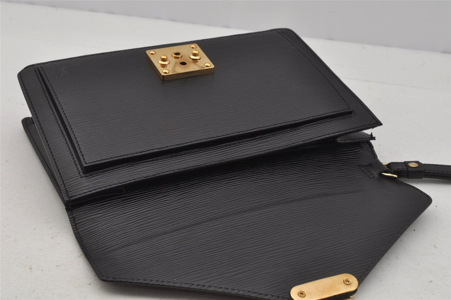 Authentic Louis Vuitton Epi Sellier Dragonne Clutch Bag Black M52612 LV 0362J