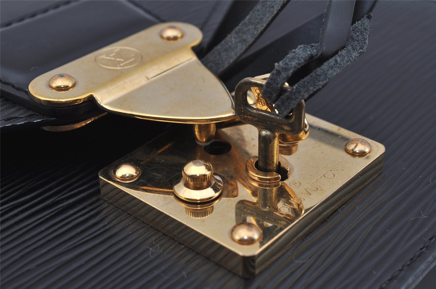 Authentic Louis Vuitton Epi Sellier Dragonne Clutch Bag Black M52612 LV 0362J