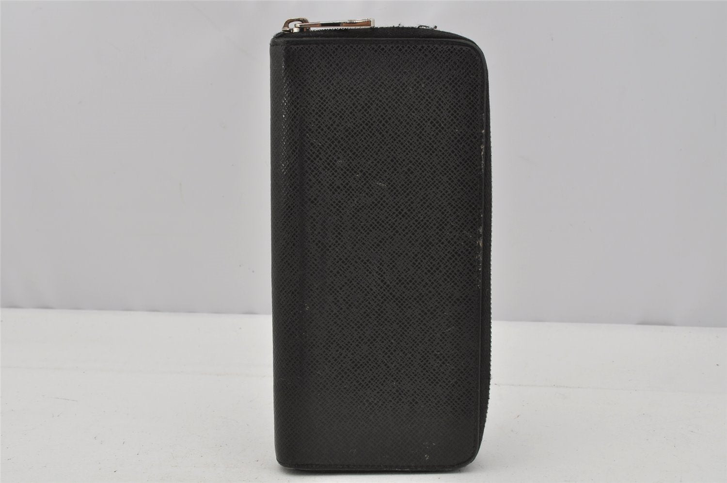 Authentic Louis Vuitton Taiga Zippy Wallet Vertical Long Black M32822 LV 0378J