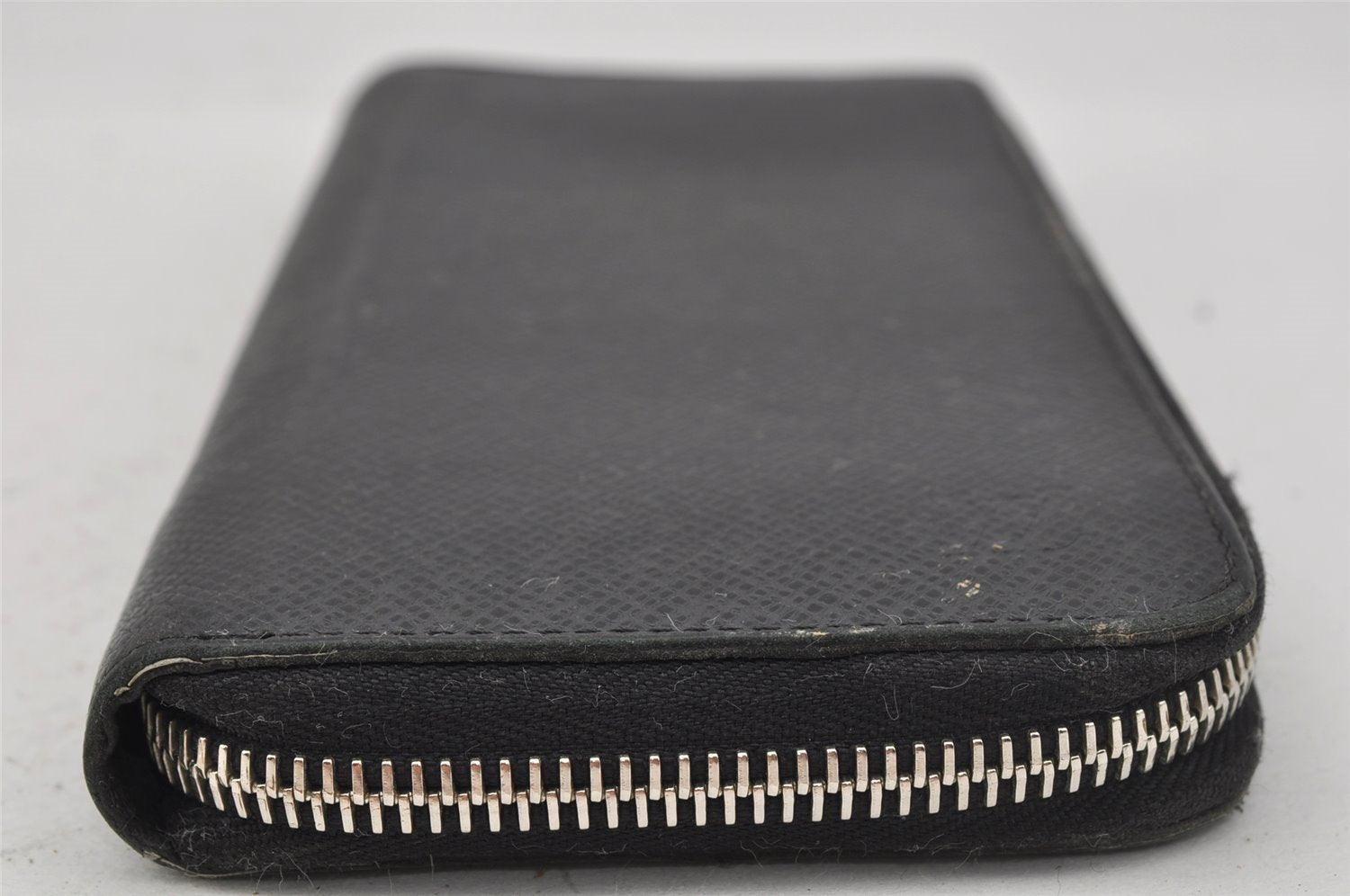 Authentic Louis Vuitton Taiga Zippy Wallet Vertical Long Black M32822 LV 0378J