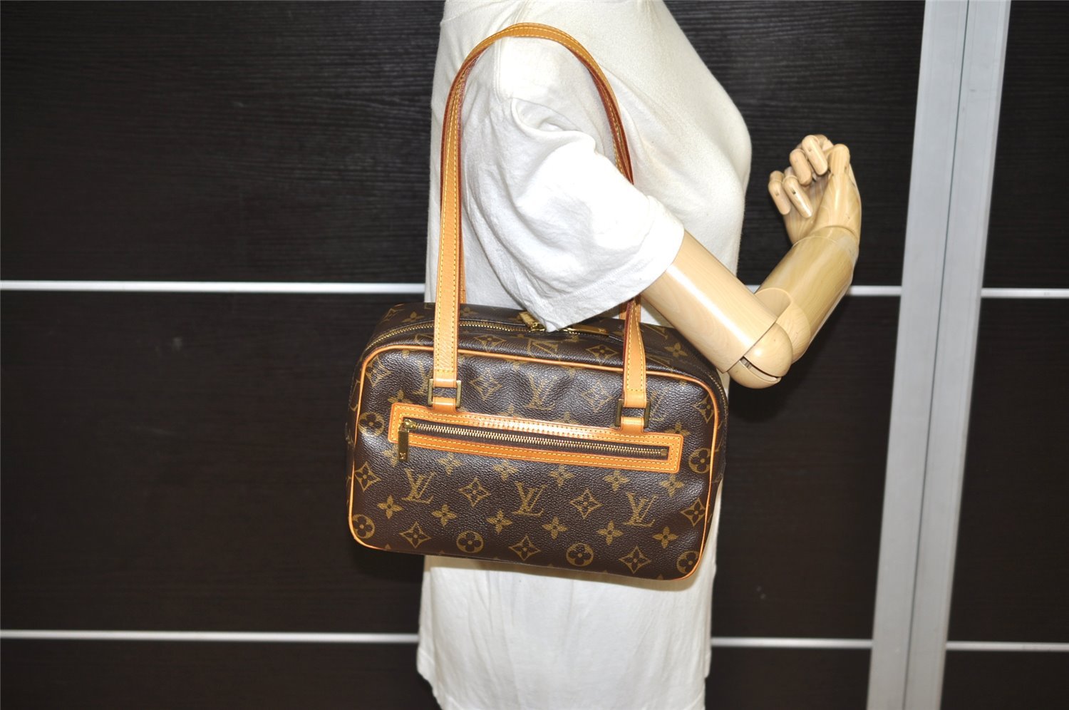 Authentic Louis Vuitton Monogram Cite MM Shoulder Bag M51182 LV 0380K