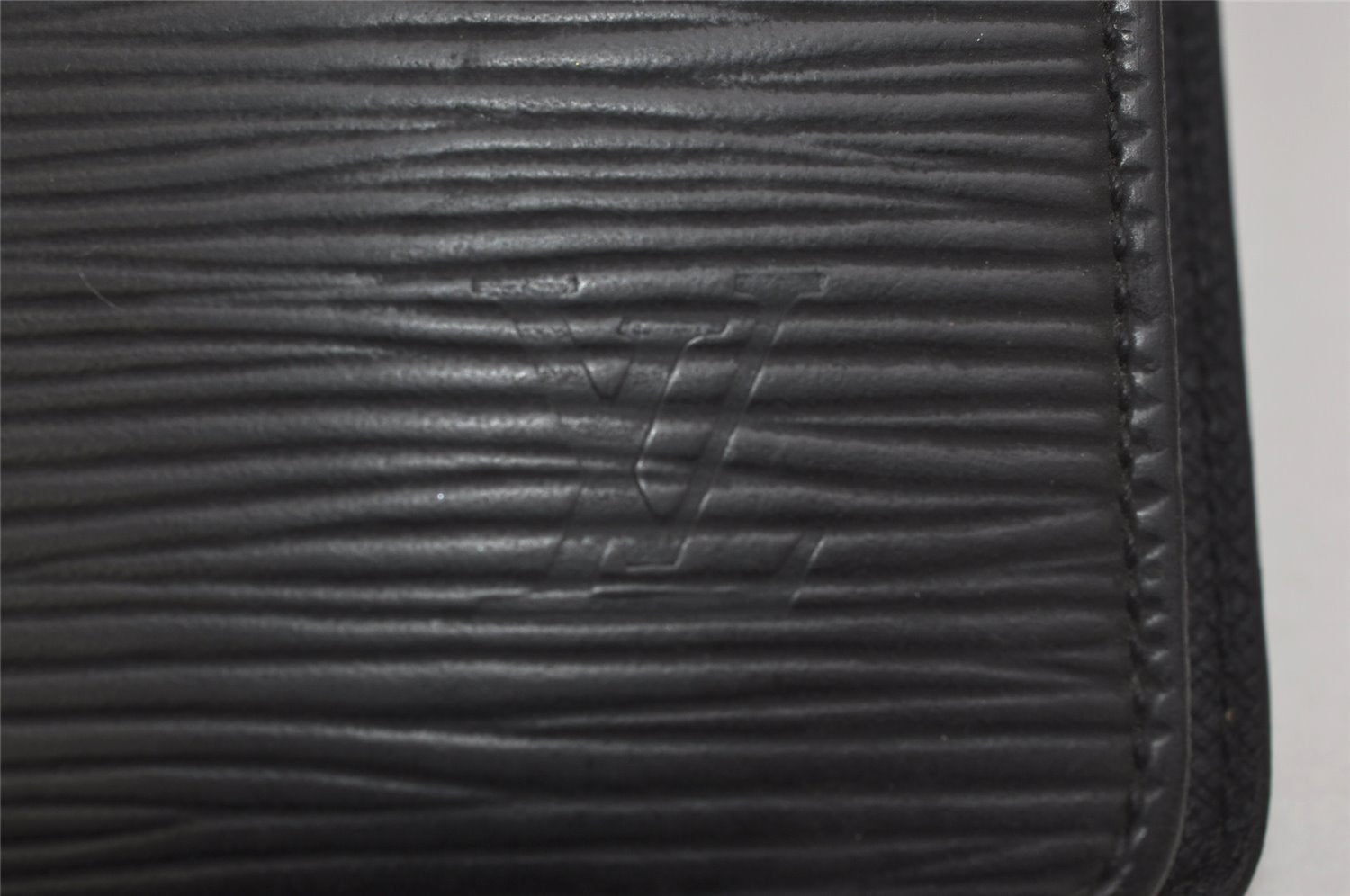 Authentic Louis Vuitton Epi Agenda MM Notebook Cover Black R20202 LV 0394K