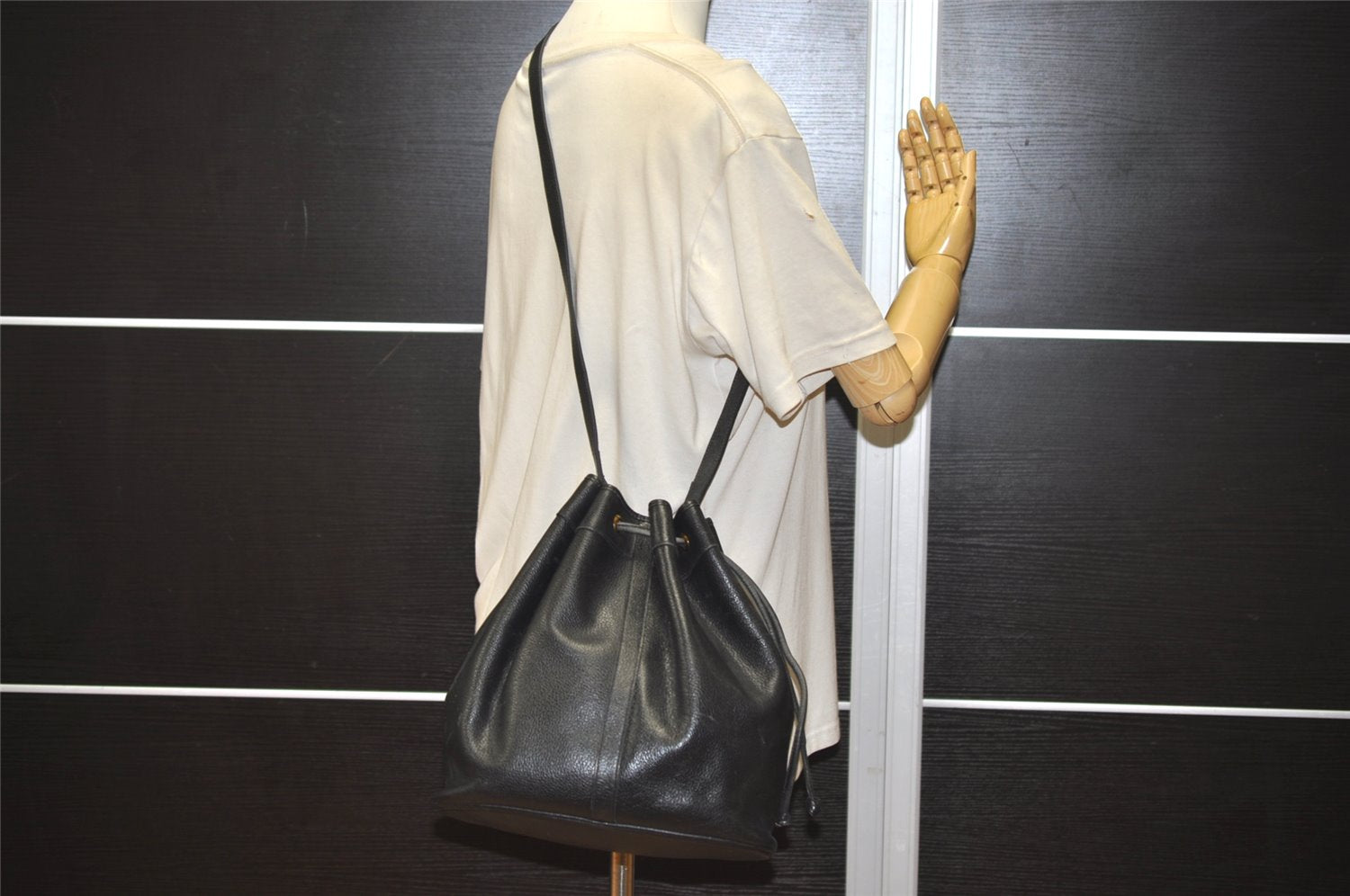 Authentic YVES SAINT LAURENT Shoulder Drawstring Bag Purse Leather Black 0396K