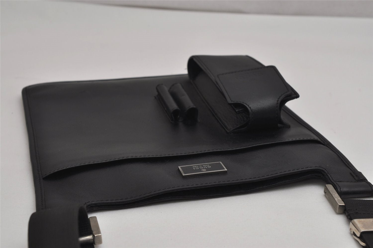 Authentic GUCCI Vintage Shoulder Cross Body Bag Purse Leather Black 0402K