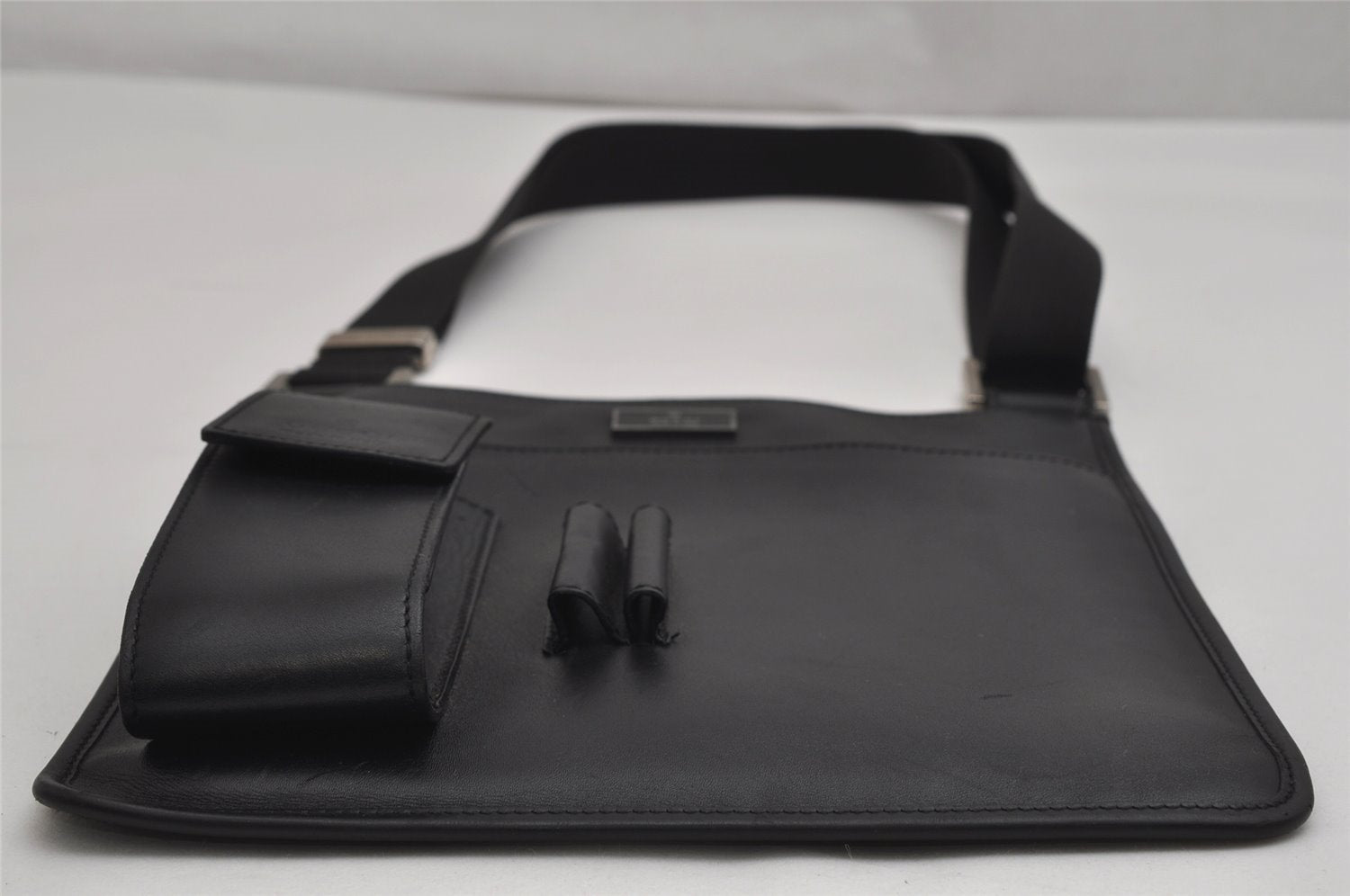 Authentic GUCCI Vintage Shoulder Cross Body Bag Purse Leather Black 0402K