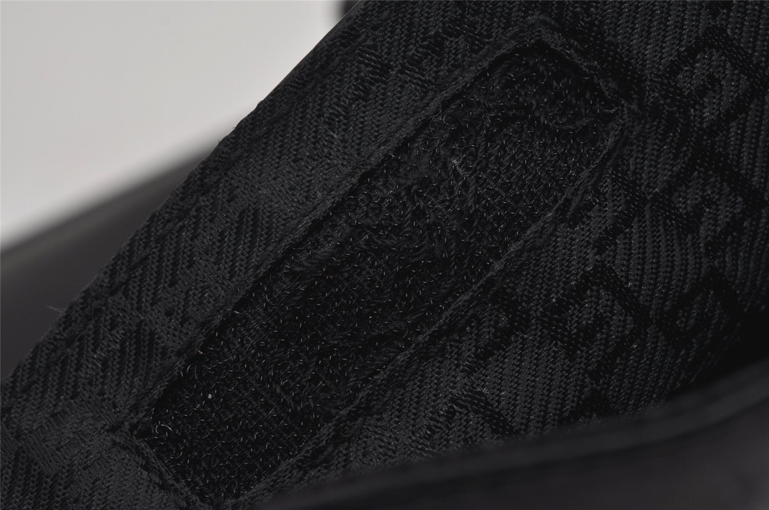 Authentic GUCCI Vintage Shoulder Cross Body Bag Purse Leather Black 0402K