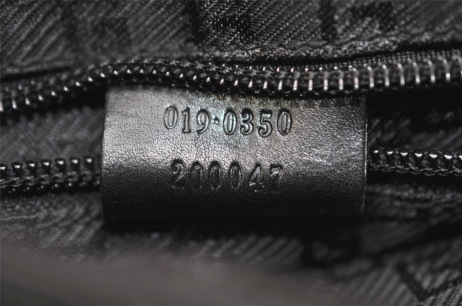 Authentic GUCCI Vintage Shoulder Cross Body Bag Purse Leather Black 0402K