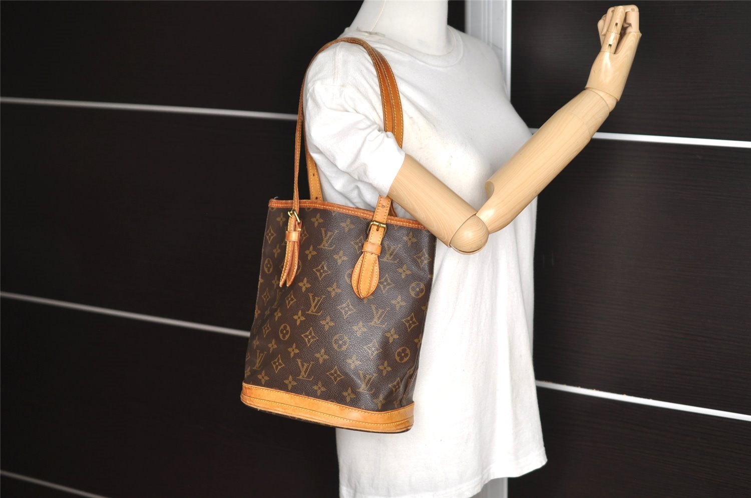 Authentic Louis Vuitton Monogram Bucket PM Shoulder Tote Bag M42238 LV 0405J
