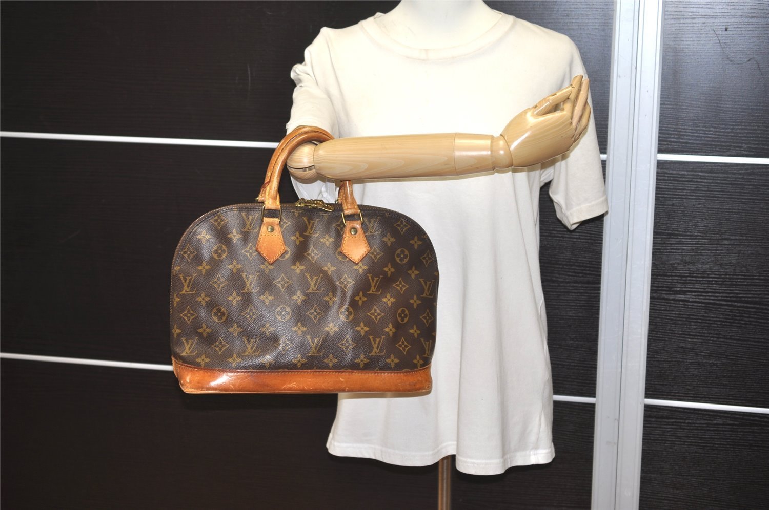Authentic Louis Vuitton Monogram Alma Hand Bag Purse M51130 LV 0424J