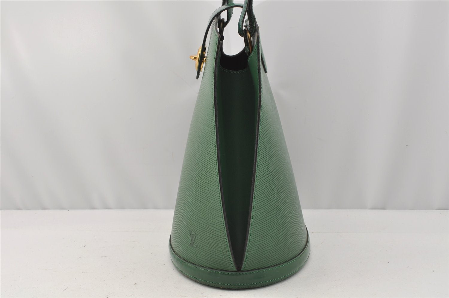 Authentic Louis Vuitton Epi Cluny Shoulder Bag Purse Green M52254 LV 0433J