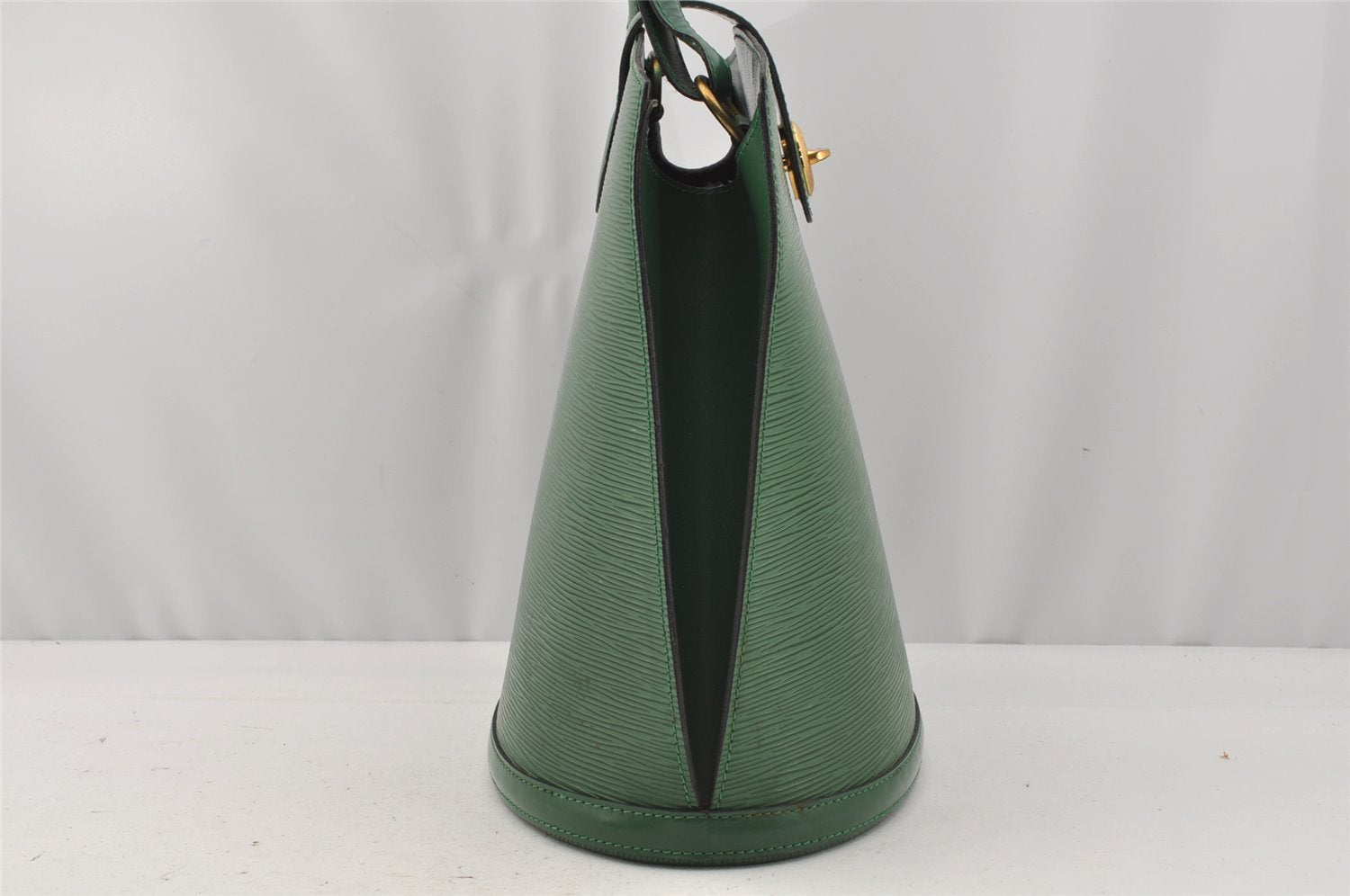 Authentic Louis Vuitton Epi Cluny Shoulder Bag Purse Green M52254 LV 0433J