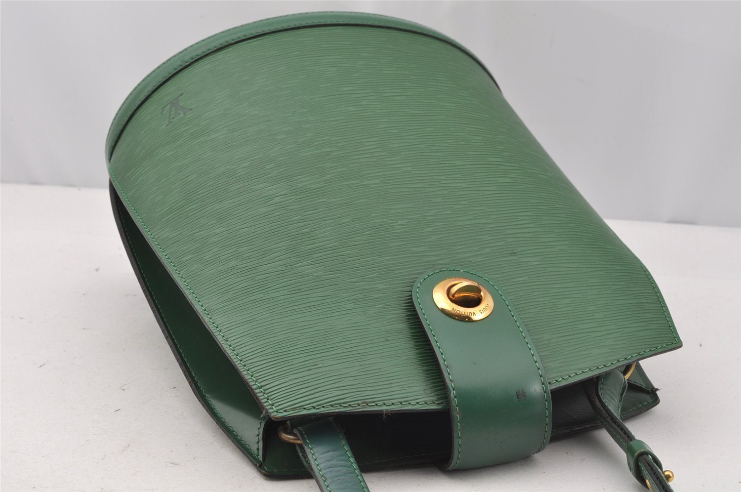 Authentic Louis Vuitton Epi Cluny Shoulder Bag Purse Green M52254 LV 0433J