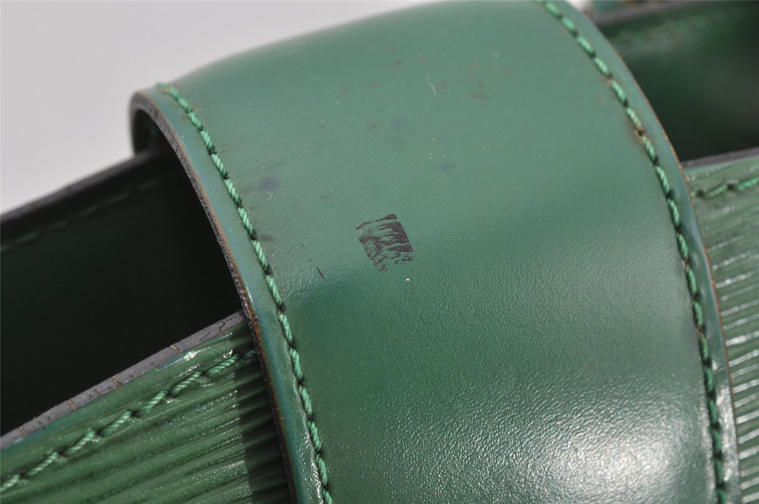 Authentic Louis Vuitton Epi Cluny Shoulder Bag Purse Green M52254 LV 0433J