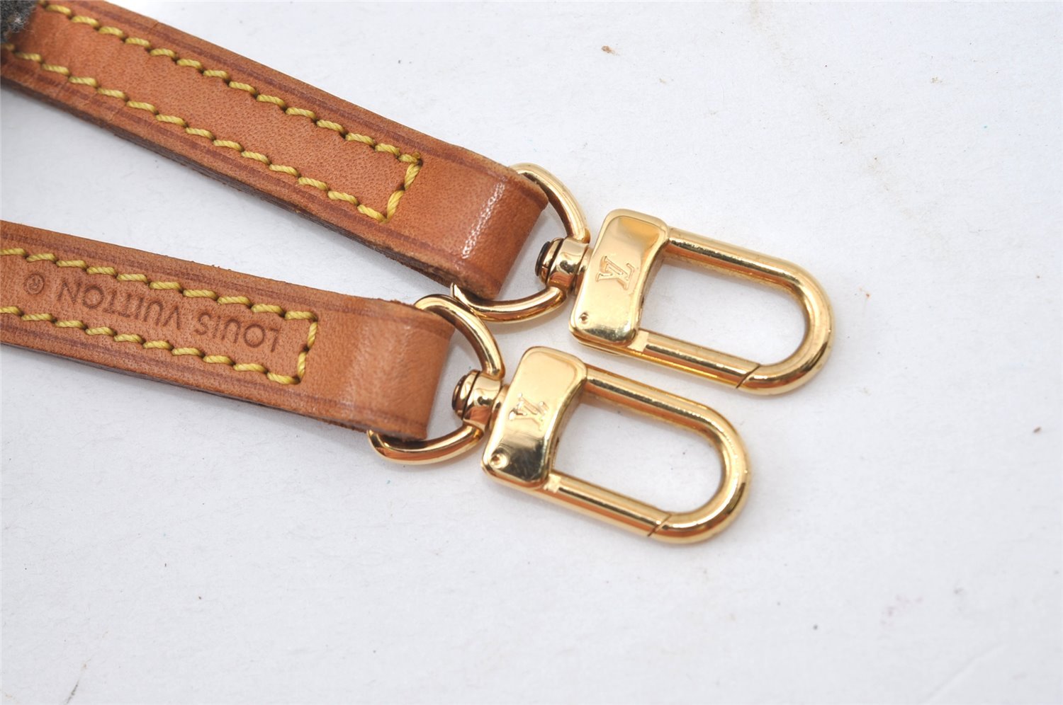 Authentic Louis Vuitton Leather Shoulder Strap Beige 46.7