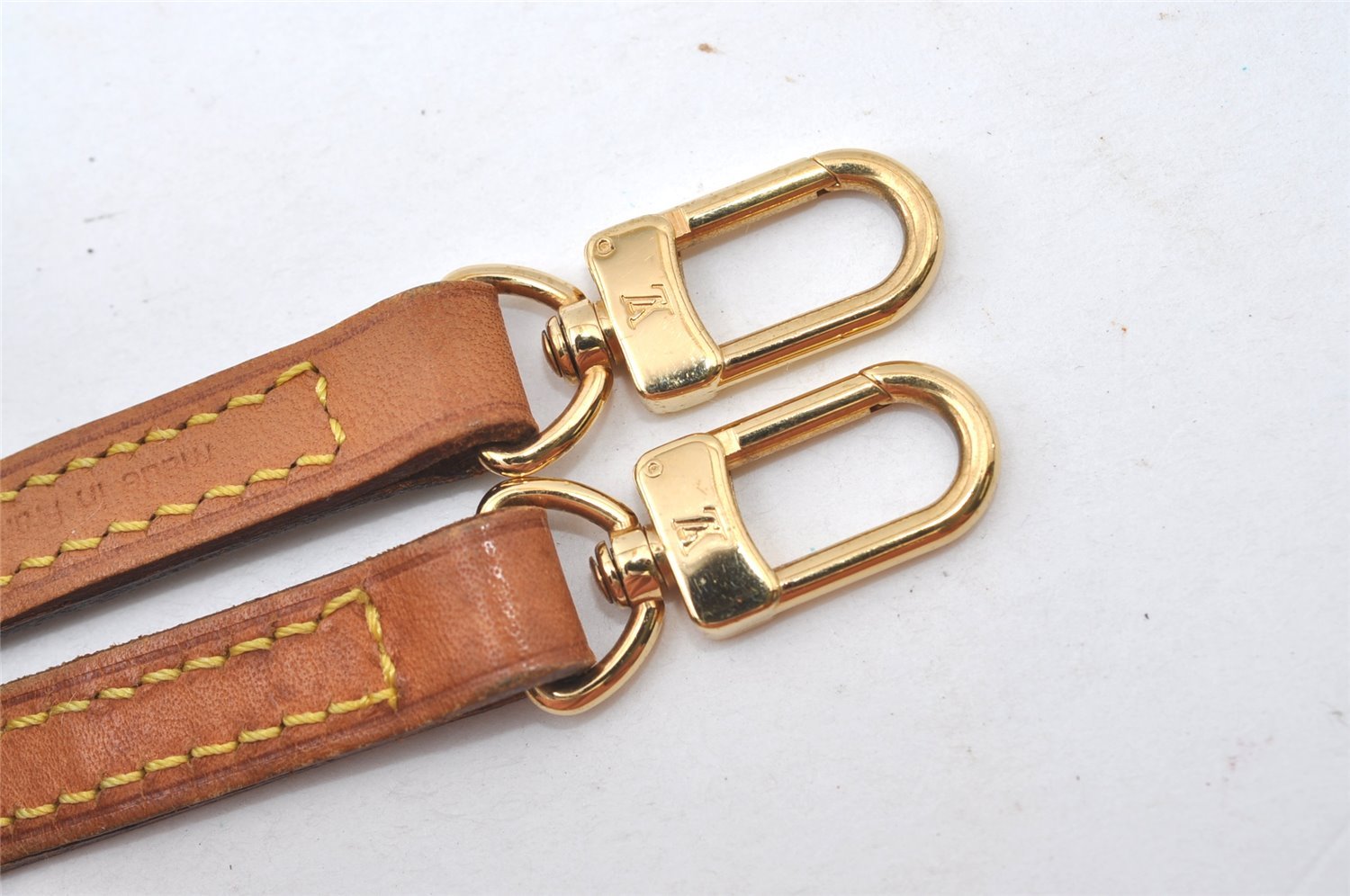 Authentic Louis Vuitton Leather Shoulder Strap Beige 46.7