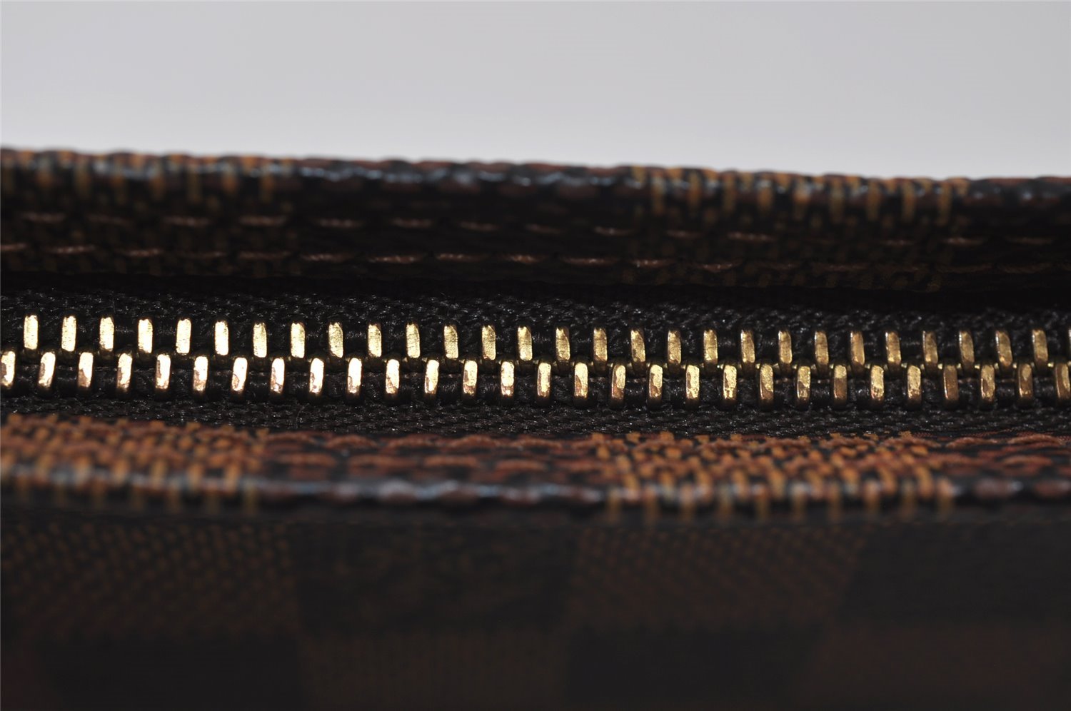 Authentic Louis Vuitton Damier Marais Bucket Pouch Purse Clutch LV 0450J