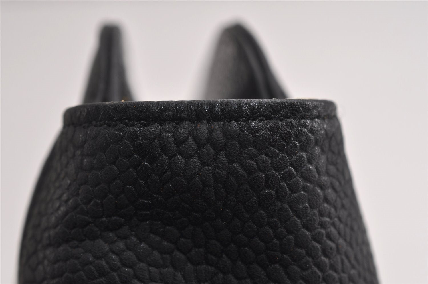 Authentic CHANEL Caviar Skin CC Logo Cosmetic Pouch Purse Black Junk 0453K