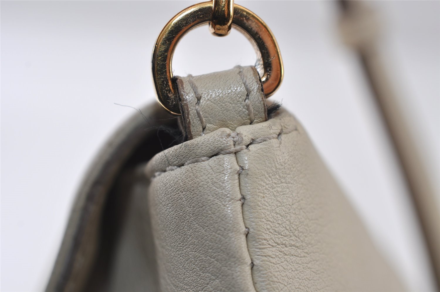 Authentic Salvatore Ferragamo Gancini Leather Chain Shoulder Bag White 0467J