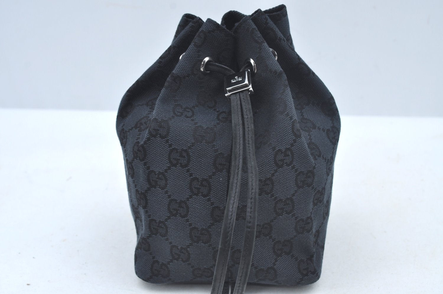 Authentic GUCCI Drawstring Hand Pouch Bag GG Canvas Leather 0390973 Black 0468J