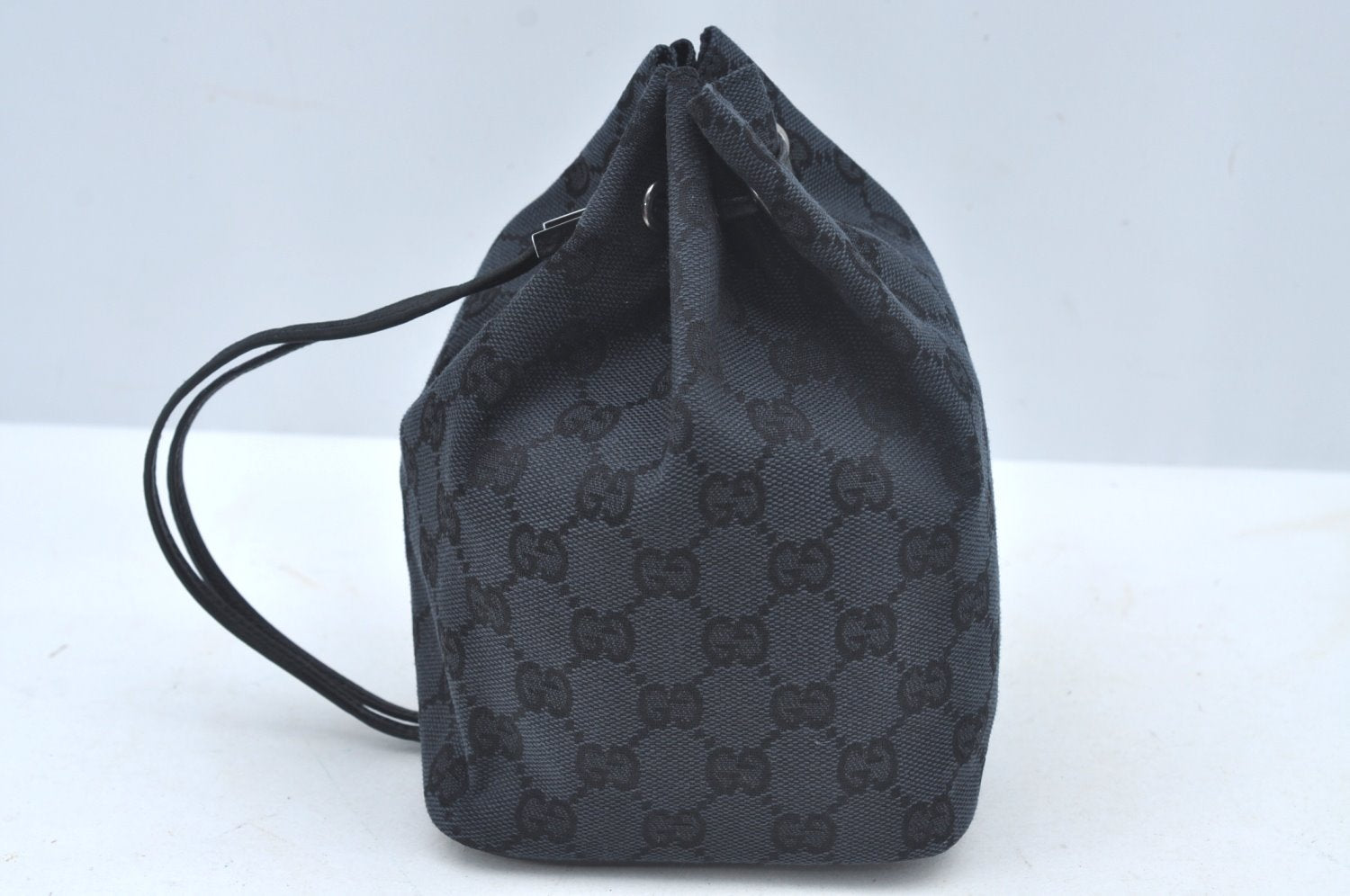 Authentic GUCCI Drawstring Hand Pouch Bag GG Canvas Leather 0390973 Black 0468J